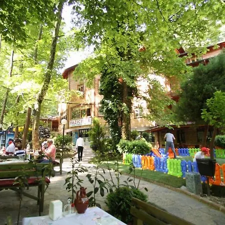 לינה וארוחת בוקר Yazicilar 3*